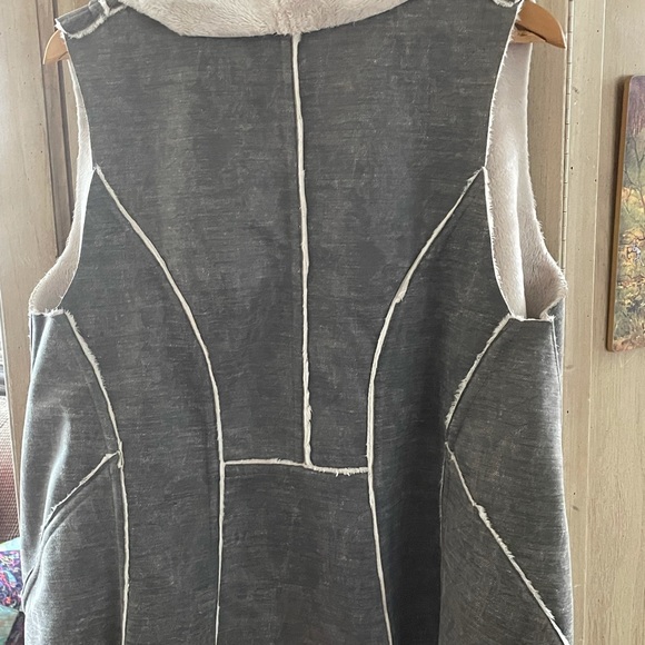 Anthropologie Kady Sherpa Vest - Picture 9 of 10